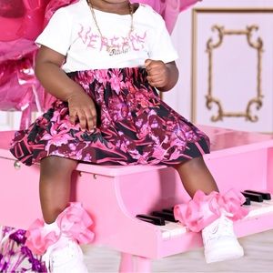 Versace Kids Logo Printed Crewneck T-Shirt Dress , 
Size 6-9 months , worn once.